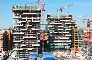 travaux-chantier-tour-bosco-verticale-milan travaux chantier tour bosco verticale milan 300x197 Stefano Boeri imagine des tours végétales pour Milan : livraison en 2013