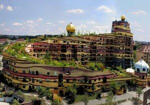 Architecture insolite : découvrez loeuvre de lautrichien Hundertwasser, inspirée de Gaudi Darmstadt Waldspirale Hundertwasser autriche 300x210 Architecture insolite : découvrez loeuvre de lautrichien Hundertwasser, inspirée de Gaudi