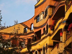 Architecture insolite : découvrez loeuvre de lautrichien Hundertwasser, inspirée de Gaudi Hundertwasser Waldspirale Darmstadt 300x225 Architecture insolite : découvrez loeuvre de lautrichien Hundertwasser, inspirée de Gaudi