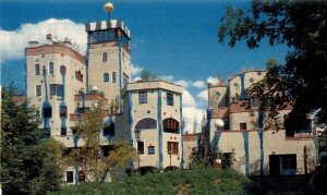 Architecture insolite : découvrez loeuvre de lautrichien Hundertwasser, inspirée de Gaudi bad soden Hundertwasser autriche 300x179 Architecture insolite : découvrez loeuvre de lautrichien Hundertwasser, inspirée de Gaudi