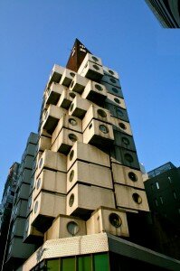 Architecture insolite : la tour capsule Nakagin à Tokyo tour nakagin tokyo 199x300 Architecture insolite : la tour capsule Nakagin à Tokyo