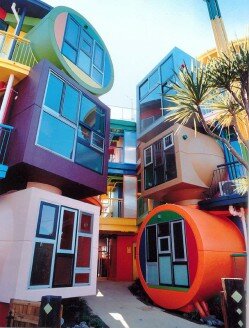 appartement loft destin reversible japon 249x328 Des appartements déroutants pour stimuler les séniors au Japon
