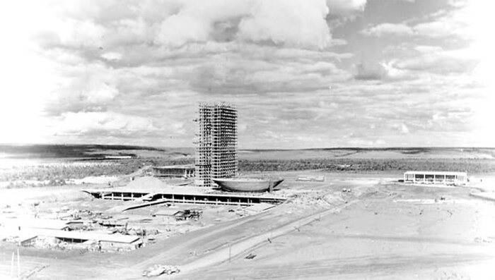 brasilia-construction-place-pouvoirs brasilia construction place pouvoirs Oscar Niemeyer
