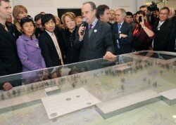 musee-louvre-lens-françois-miterrand-premiere-pierre-travaux musee louvre lens françois miterrand premiere pierre travaux 250x178 Début des travaux pour lextension du Musée du Louvre à Lens: livraison début 2012