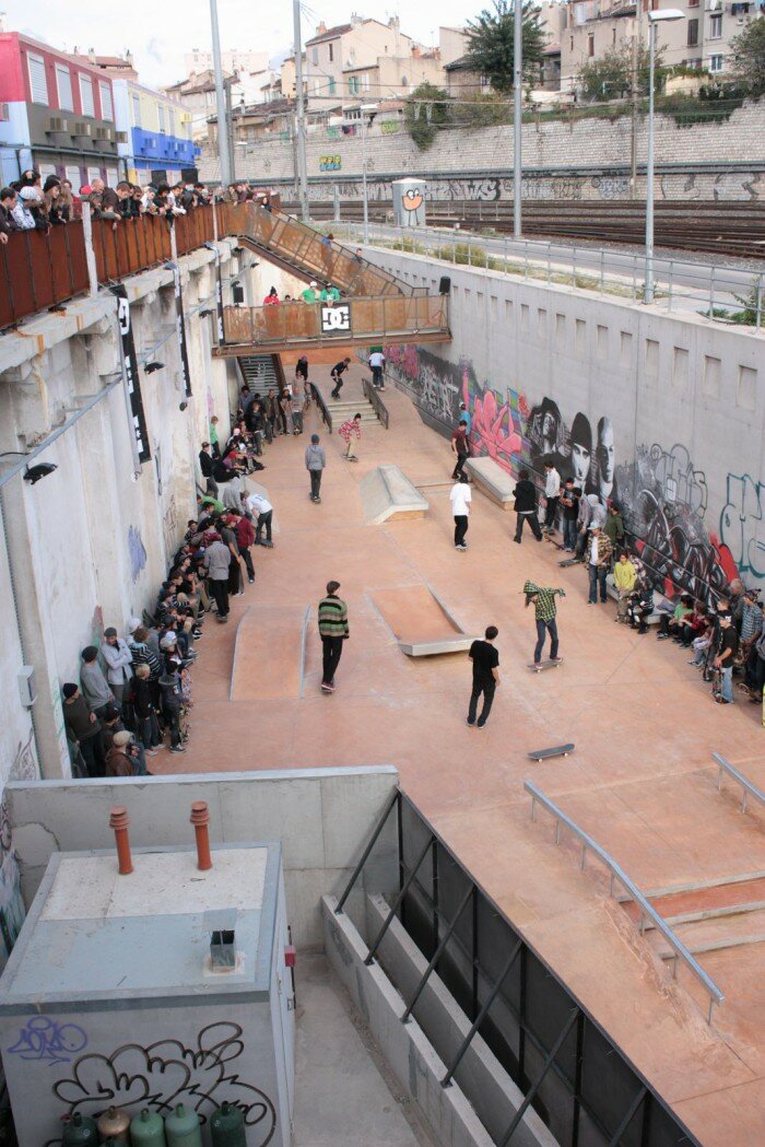 skatepark la friche marseille ouverture 700x1049 Rénovation du bowl de marseille 