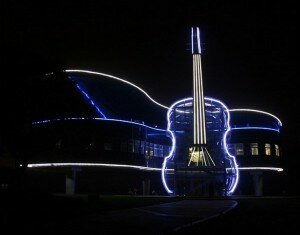 architecture maison piano violon chine 300x235 The Piano House en Chine: une maison insolite en forme de Piano et de Violon