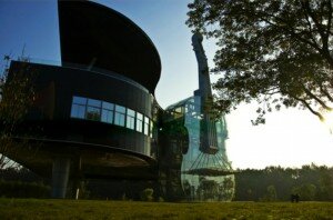 piano house chine huainan 300x198 The Piano House en Chine: une maison insolite en forme de Piano et de Violon