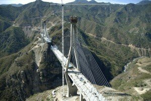 construction pont Baluarte mexique 300x201 Inauguration du pont le plus haut du monde : El puente Baluarte au Mexique