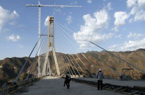 mexique pont hauban record baluarte 300x197 Inauguration du pont le plus haut du monde : El puente Baluarte au Mexique
