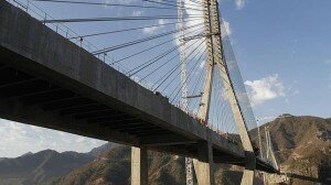 pont suspendu mexique puente baluarte 300x168 Inauguration du pont le plus haut du monde : El puente Baluarte au Mexique
