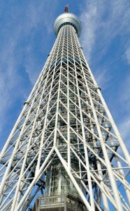tokyo sky tree tour autoportee record monde hauteur 186x300 La plus haute tour de diffusion TV autoportée au monde est achevée : la Tokyo Sky Tree