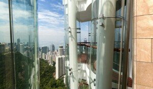 panorama terrasse tour habitation frank gehry chine 300x175 Frank Gehry réalise un immeuble de luxe à Hong Kong