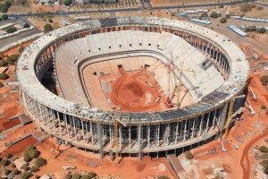 chantier travaux stade brasilia 300x200 Le 1er stade Zéro énergie au monde à Brasilia pour le Mondial de football 2014