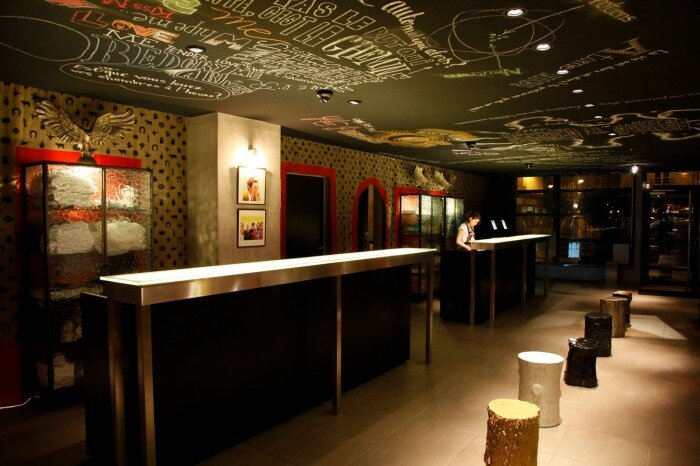 mama-shelter-reception