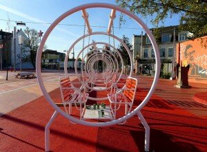 mobilier urbain banc danemark big 300x221 Espace public : du rêve à la réalité ? Superkilen : un projet au cœur de Copenhague