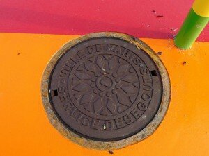 plaque egout ville paris 300x225 Espace public : du rêve à la réalité ? Superkilen : un projet au cœur de Copenhague