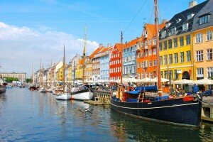 copenhague port danemark 300x200 Top 10 des villes les plus agréables au monde 2012 : Vienne lauréat, Paris 29ème et Lyon 39ème
