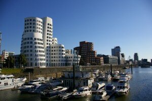 dusseldorf allemagne gehry 300x199 Top 10 des villes les plus agréables au monde 2012 : Vienne lauréat, Paris 29ème et Lyon 39ème