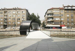 festina lente looping bridge sarajevo 300x203 Insolite : un pont en forme de looping à Sarajevo