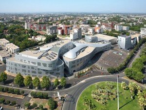 lycee hotelier montpellier fuskas freche 300x225 Le nouveau lycée hôtelier Georges Frêche à Montpellier par Massimiliano Fuksas