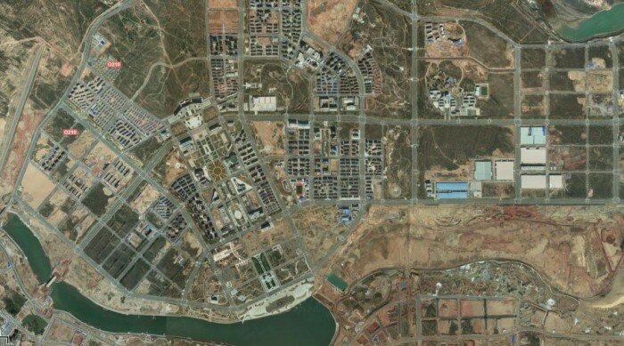 orthophoto ordos mongolie ville fantome 700x389 Mongolie : construction dune ville fantôme inhabitée devenue temple du skate