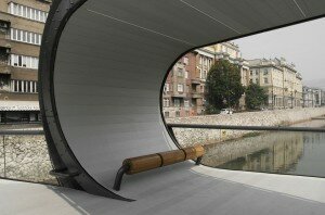 pont sarajevo festina looping 300x198 Insolite : un pont en forme de looping à Sarajevo