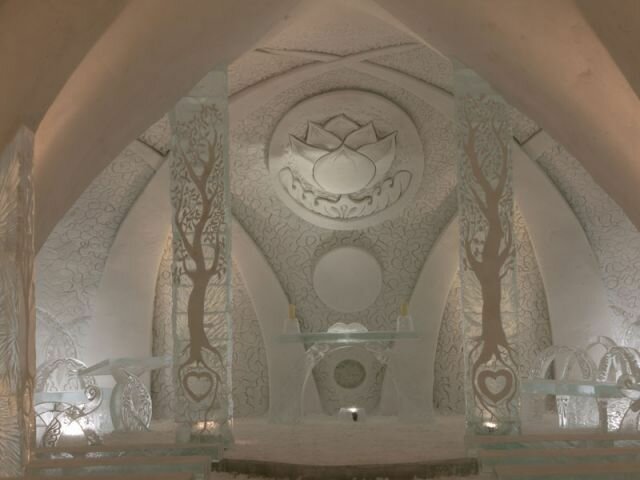 chapelle glace canada INSOLITE : un hôtel de neige et de glace au Canada