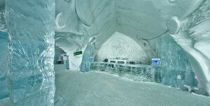 hotel glace spa quebec 300x152 INSOLITE : un hôtel de neige et de glace au Canada