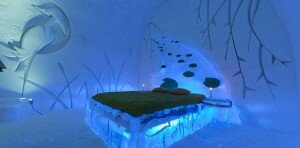ice hotel canada quebec 300x148 INSOLITE : un hôtel de neige et de glace au Canada