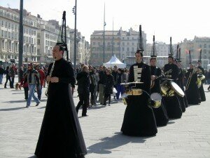 defile vieux port marseille 300x225 Inauguration officielle du Vieux Port à Marseille : reportage photos