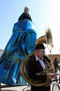fanfare marseille vieux port 200x300 Inauguration officielle du Vieux Port à Marseille : reportage photos