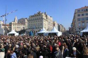 foule vieux port marseille 300x200 Inauguration officielle du Vieux Port à Marseille : reportage photos