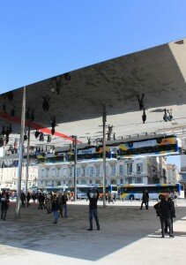ombriere norman foster 211x300 Inauguration officielle du Vieux Port à Marseille : reportage photos