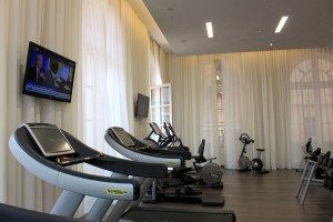 Inauguration de lhôtel 5 étoiles Intercontinental Marseille dans un édifice du 18e siècle salle fitness hotel dieu marseille 300x200 Inauguration de lhôtel 5 étoiles Intercontinental Marseille dans un édifice du 18e siècle