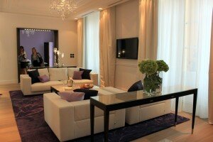 Inauguration de lhôtel 5 étoiles Intercontinental Marseille dans un édifice du 18e siècle suite luxe chambre hotel dieu 300x200 Inauguration de lhôtel 5 étoiles Intercontinental Marseille dans un édifice du 18e siècle