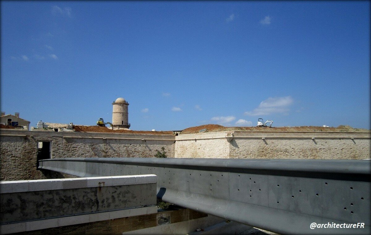 passerelle-ricciotti-fort-saint-jean