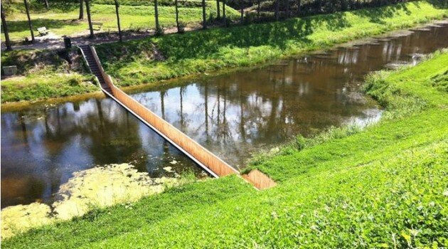 pont-insolite-hollande-fort-Roovere