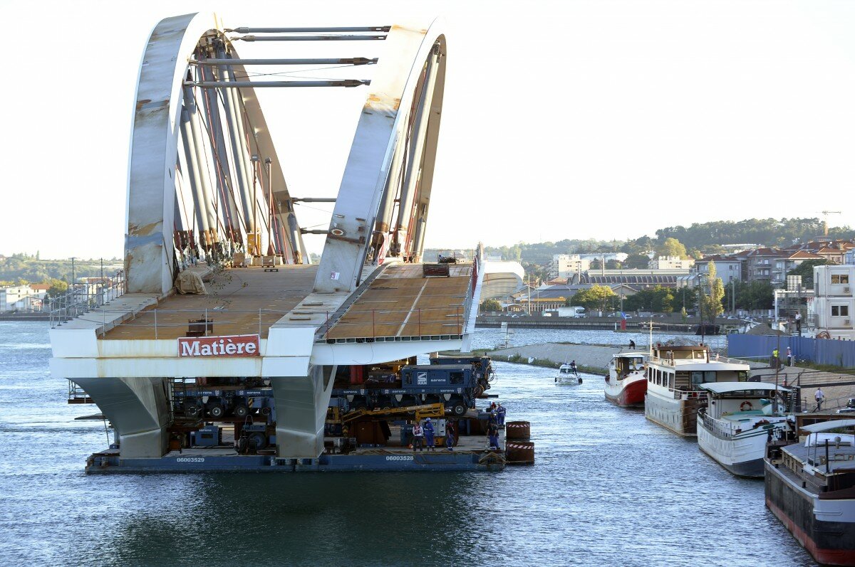 lyon-confluence-pont-tramway-confluence