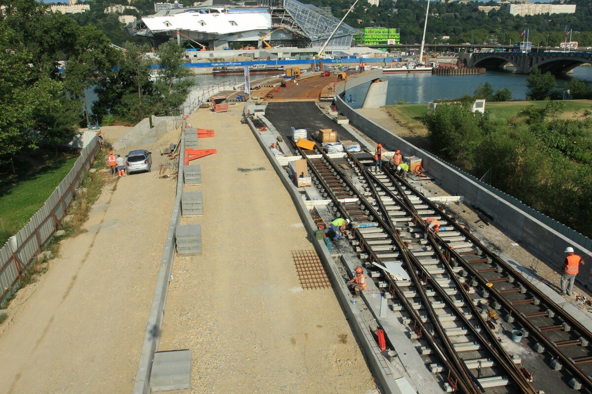 pont-barre-lyon-tramway-ligne-confluence