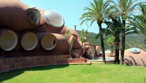 palais-bulles-pierre-cardin-theoule