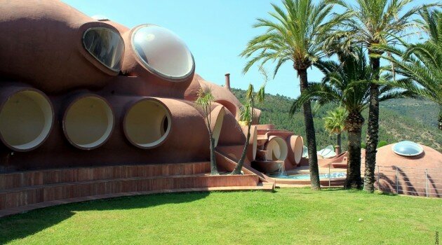 palais-bulles-pierre-cardin-theoule