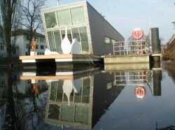 cabane-barge-confused-direction-architecture-future