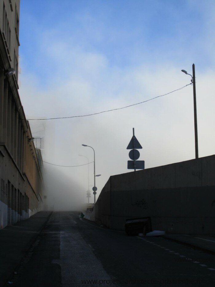 explosion autoroute centre marseille 700x933 Les images du plombage de lA7 à Marseille