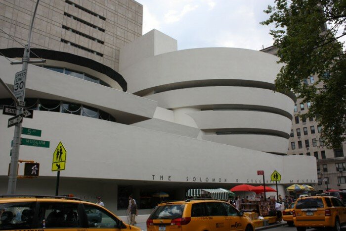guggenheim new york 700x466 Frank Lloyd Wright