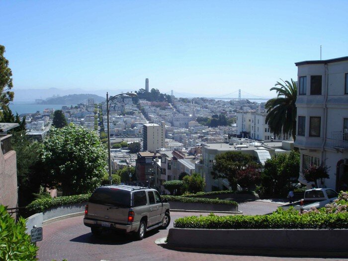 lombard street sf coit tower californie 700x525 San Francisco, la plus européenne des villes américaines ! Visite guidée...