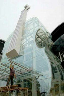 maison violon Huainan chine 250x375 The Piano House en Chine: une maison insolite en forme de Piano et de Violon