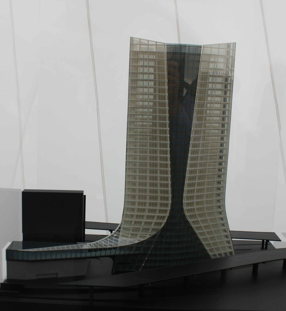 maquette-cma-cgm-zaha-hadid-marseille-ima