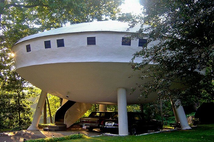 ovni house maison insolite americaine 700x465 Maisons darchitectes les plus insolites