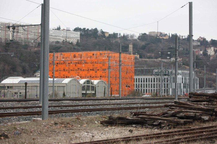 pavillon-lyon-confluence-orange