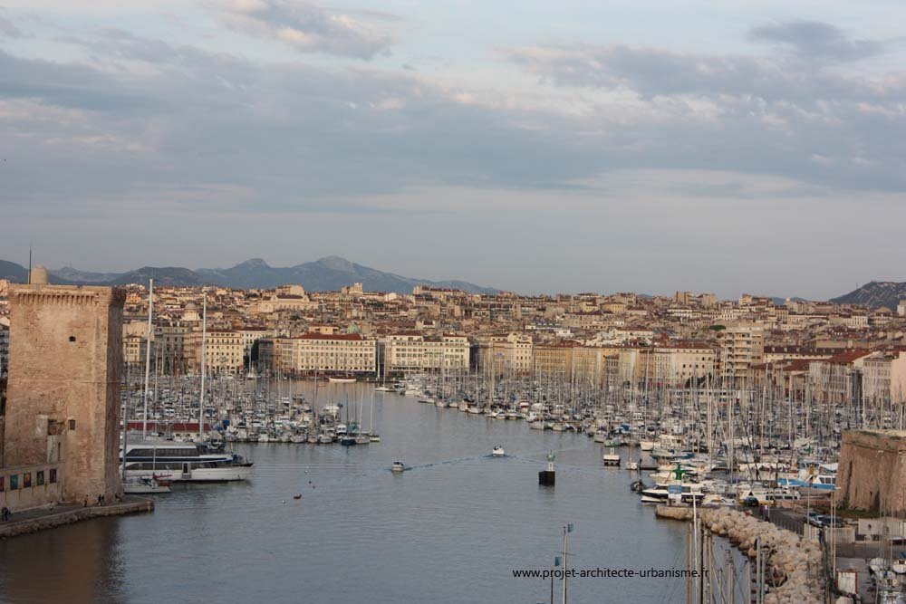 vieux-port-marseille-vu-depuis-pharo